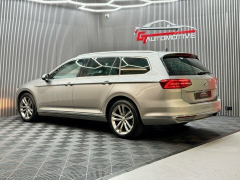 Volkswagen Passat S Black #16