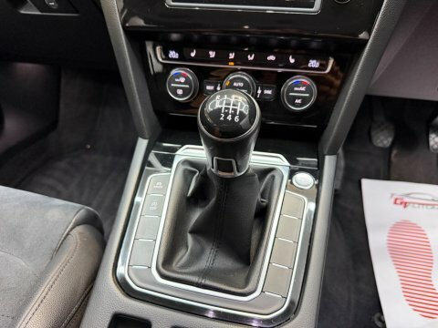 Volkswagen Passat S Black #65