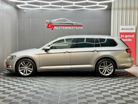 Volkswagen Passat S Black #18