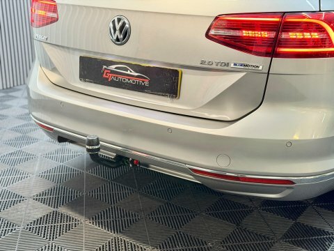 Volkswagen Passat S Black #12