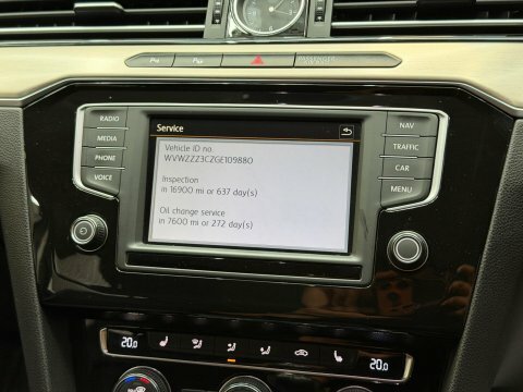 Volkswagen Passat S Black #73