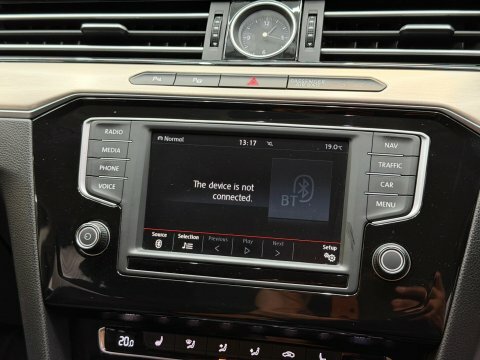 Volkswagen Passat S Black #70
