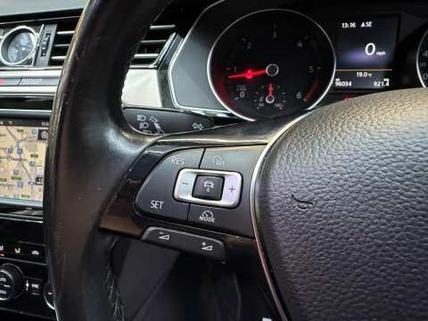 Volkswagen Passat S Black #63