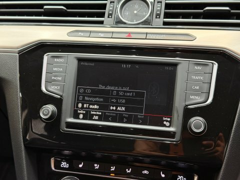 Volkswagen Passat S Black #71