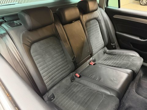 Volkswagen Passat S Black #41