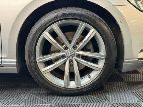 Volkswagen Passat S Black #27