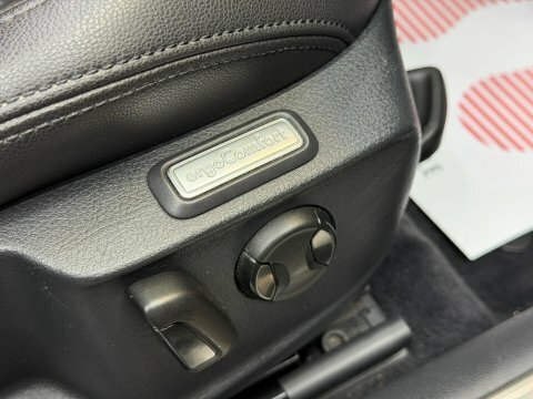 Volkswagen Passat S Black #37