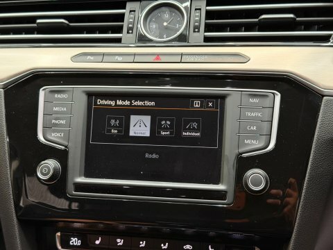 Volkswagen Passat S Black #74