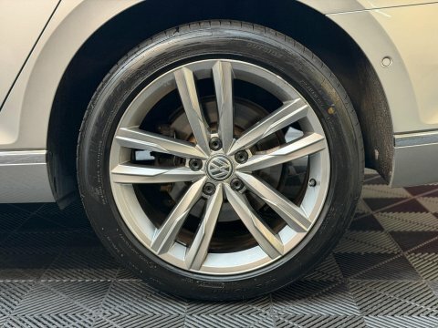 Volkswagen Passat S Black #29