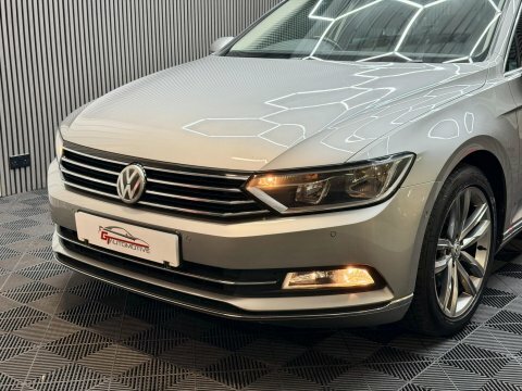Volkswagen Passat S Black #24
