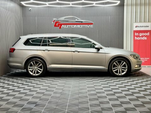 Volkswagen Passat S Black #7