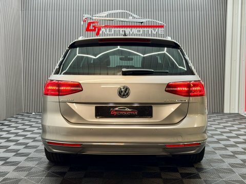 Volkswagen Passat S Black #11