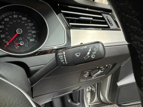 Volkswagen Passat S Black #62