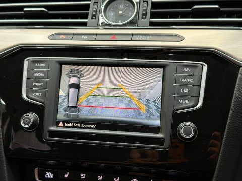 Volkswagen Passat S Black #75
