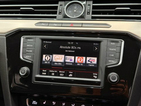Volkswagen Passat S Black #69