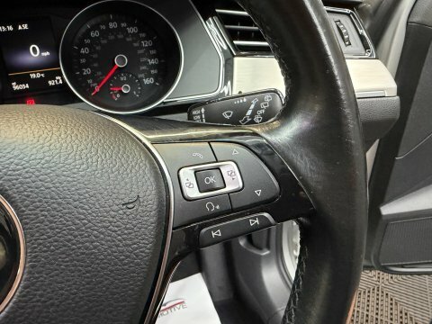Volkswagen Passat S Black #61