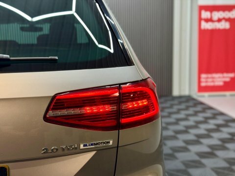 Volkswagen Passat S Black #31