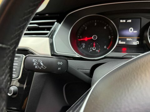 Volkswagen Passat S Black #64