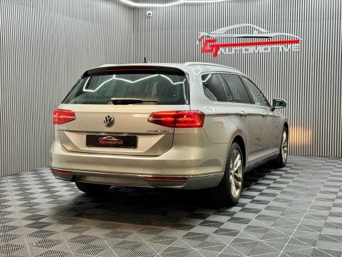 Volkswagen Passat S Black #9