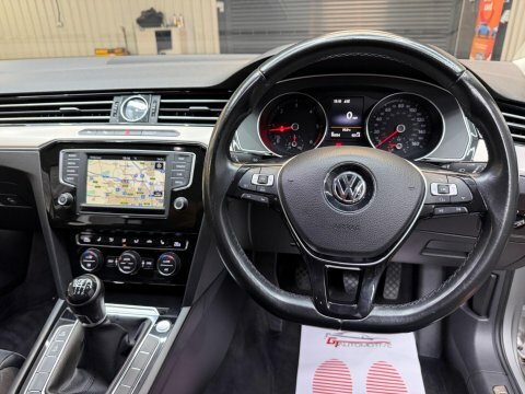 Volkswagen Passat S Black #58