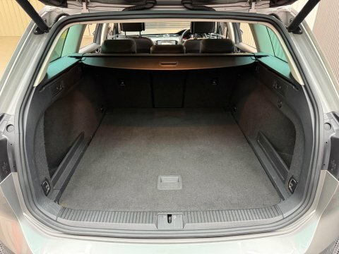 Volkswagen Passat S Black #55