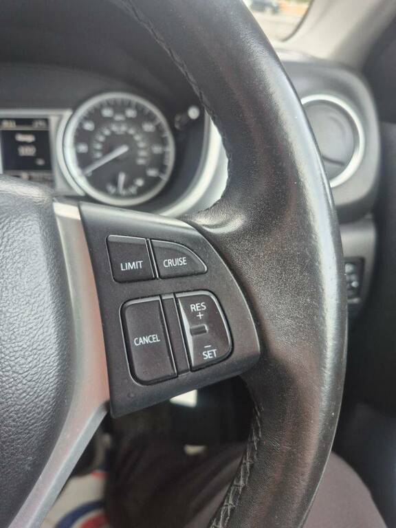 Suzuki Vitara Suv White #13
