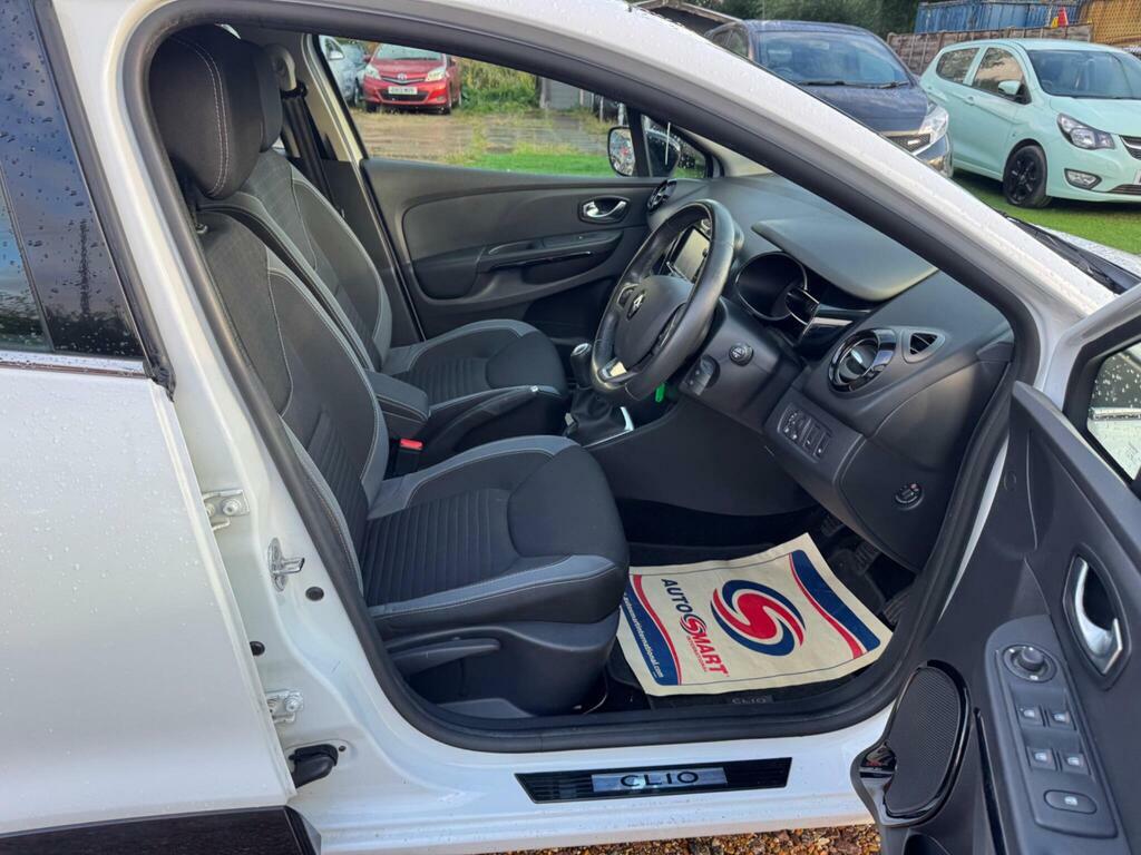 Renault Clio Hatchback Red #52