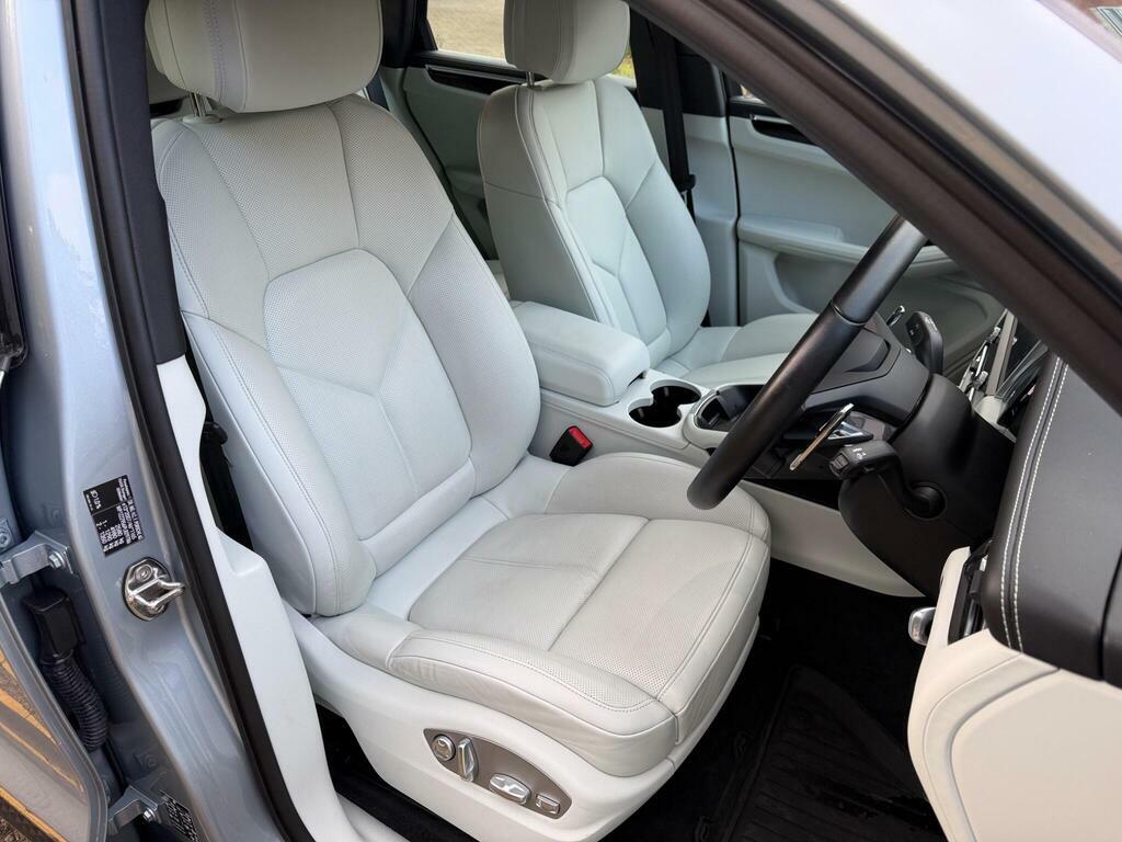 Porsche Macan Automatic Black #14