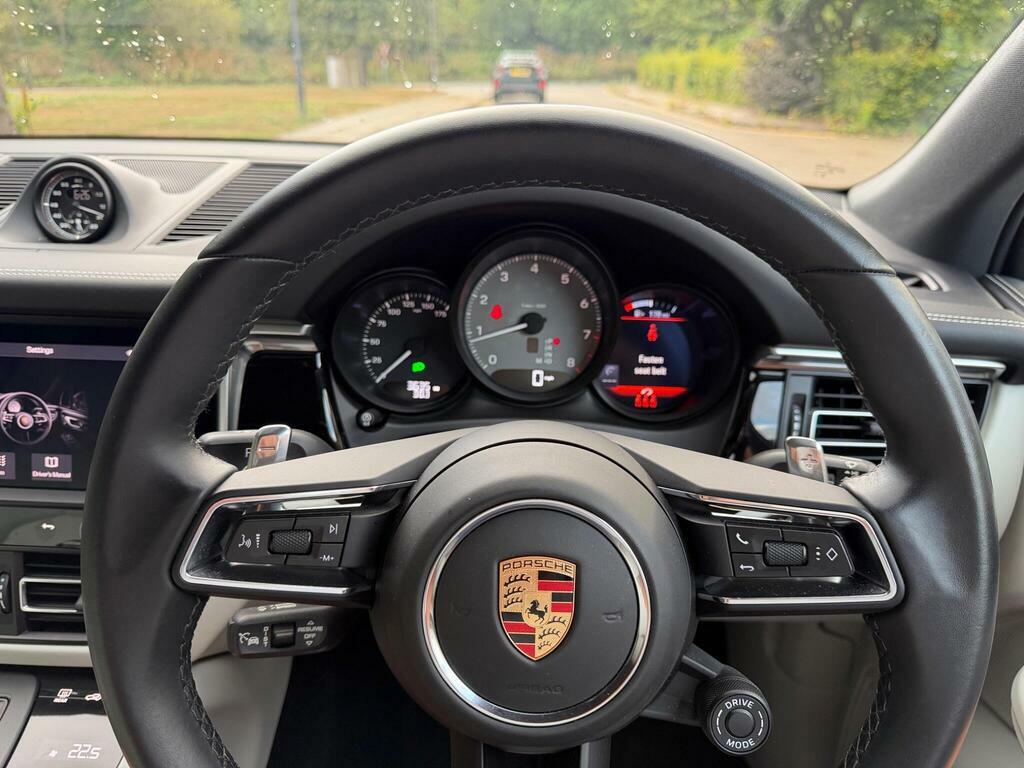 Porsche Macan Automatic Black #11