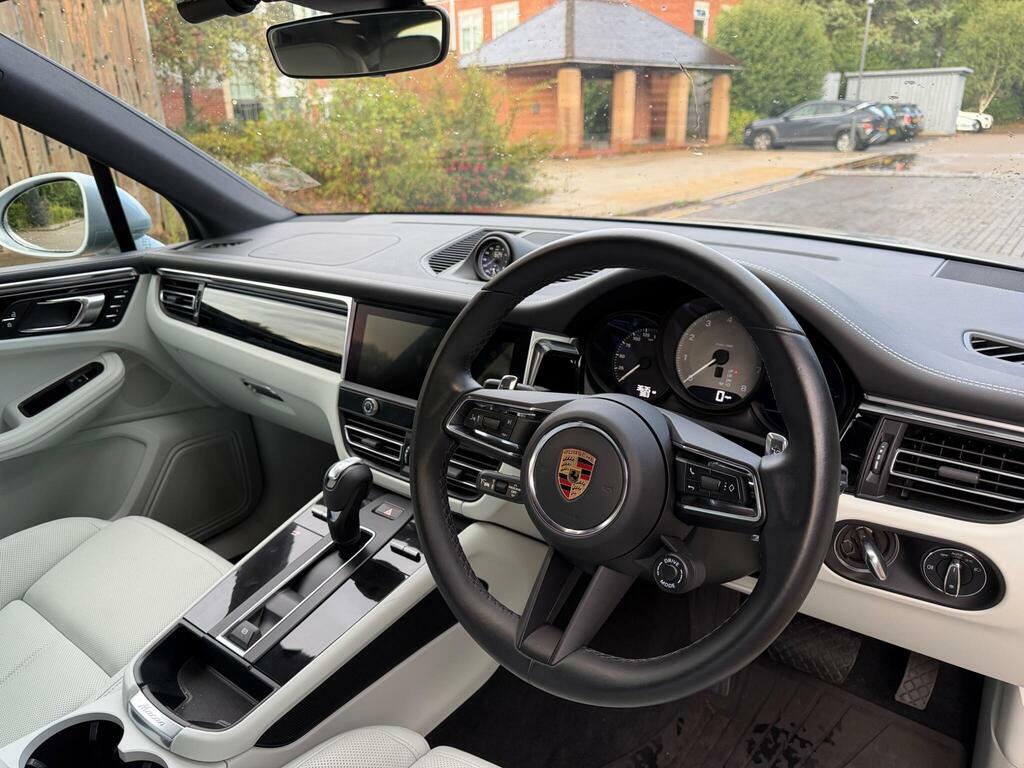 Porsche Macan Automatic Black #17