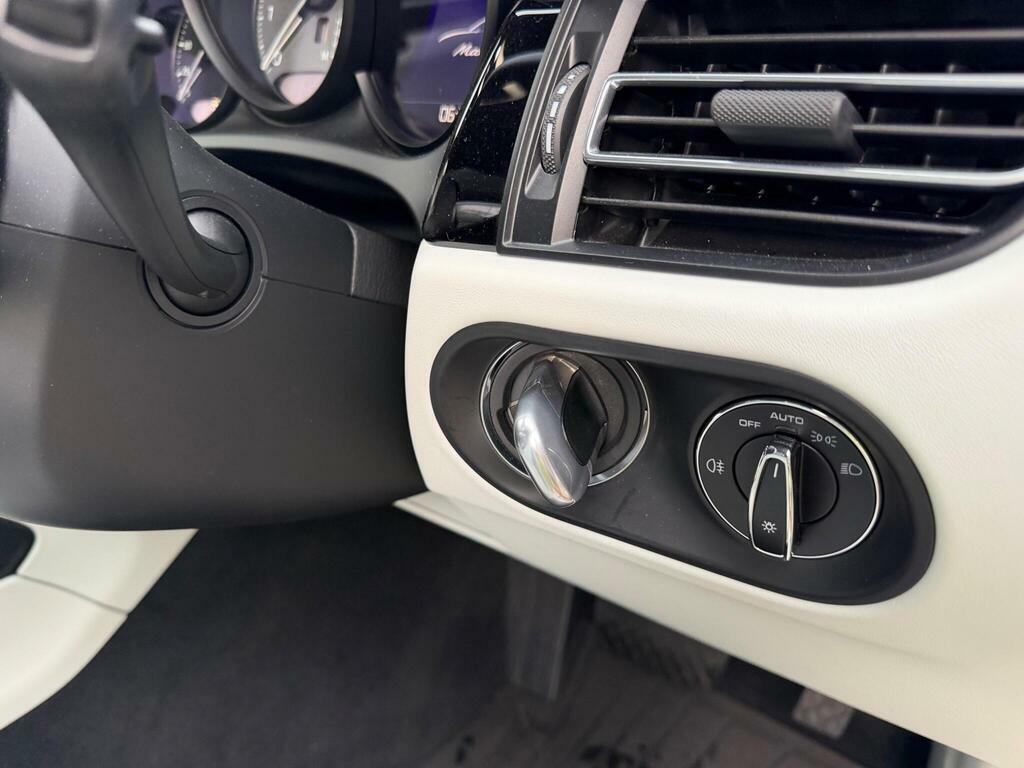Porsche Macan Automatic Black #21
