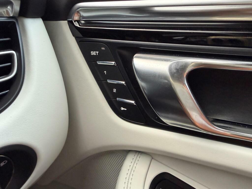 Porsche Macan Automatic Black #19