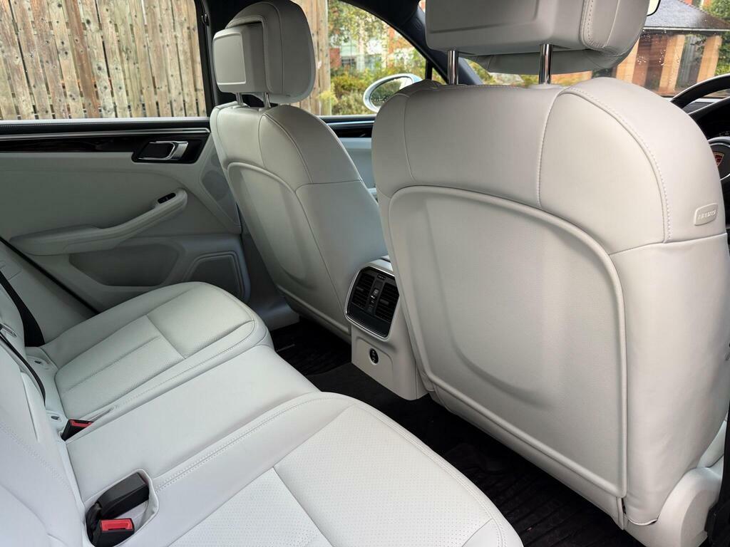 Porsche Macan Automatic Black #13