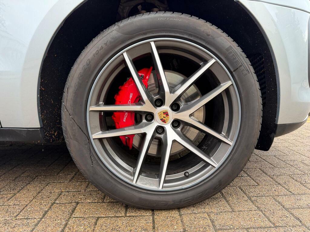 Porsche Macan Automatic Black #32