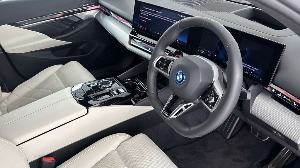 BMW 5 Series 3.0 550E 22.1Kwh M Sport Pro Steptronic Xdrive Eur Black #6