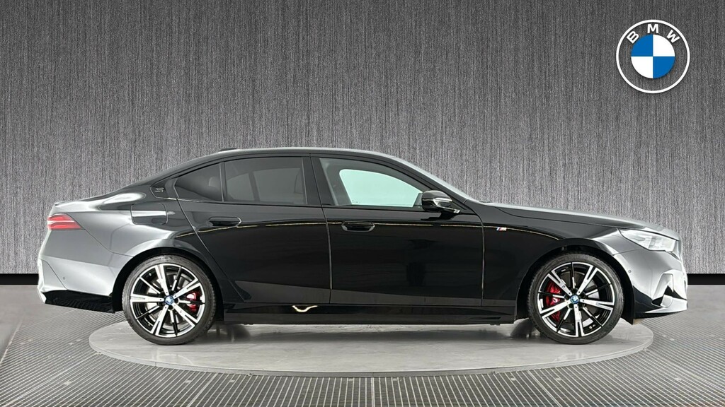 BMW 5 Series 3.0 550E 22.1Kwh M Sport Pro Steptronic Xdrive Eur Black #3