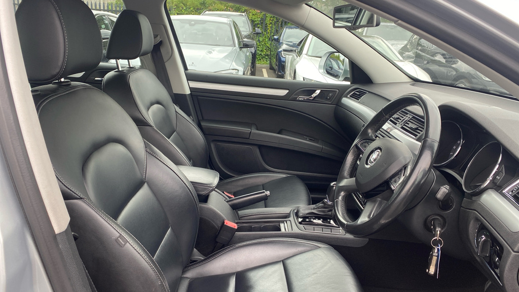Skoda Superb Elegance Silver #11