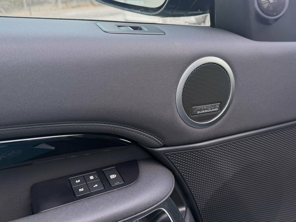 Land Rover Discovery 3.0 D300 R-dynamic Hse Blue #52