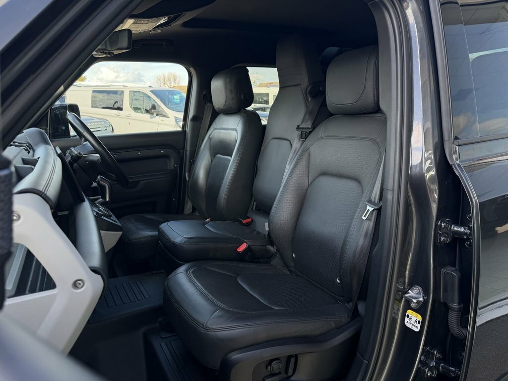 Land Rover Defender 110 3L Hse Grey #4