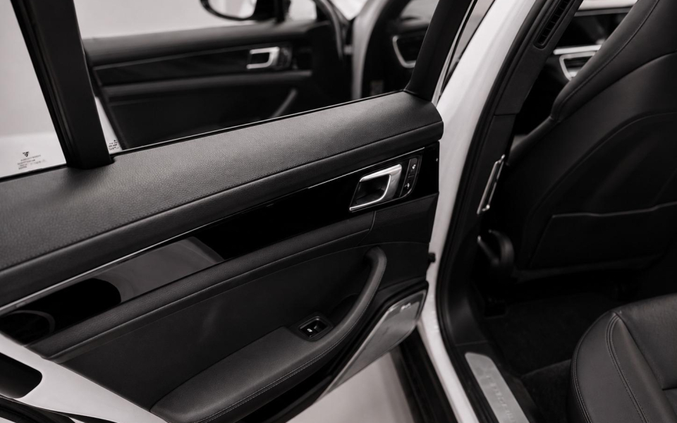Porsche Panamera 4 Black #8