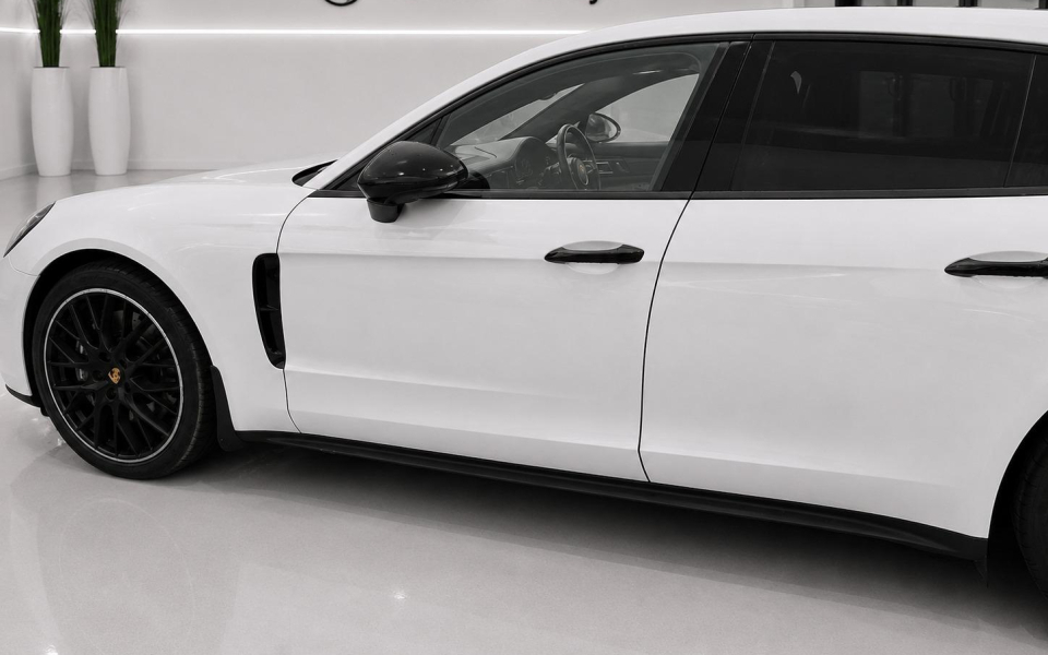 Porsche Panamera 4 Black #9