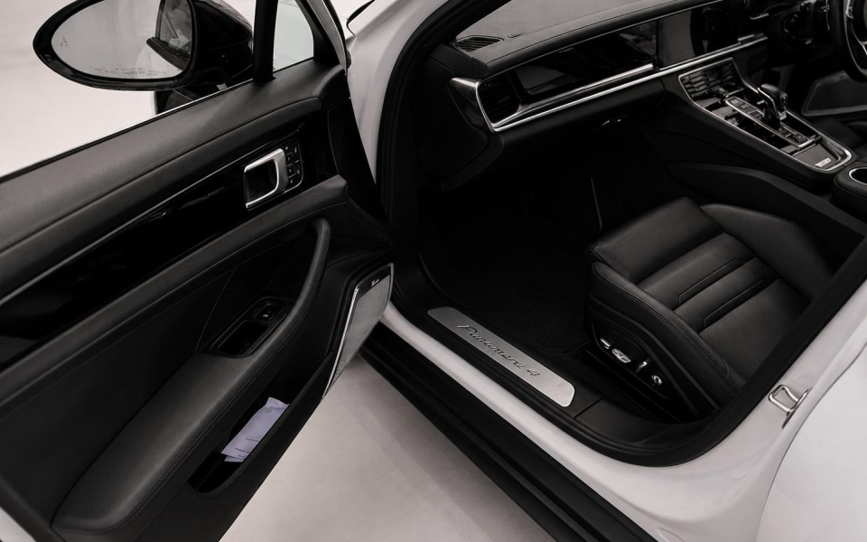 Porsche Panamera Petrol White #6