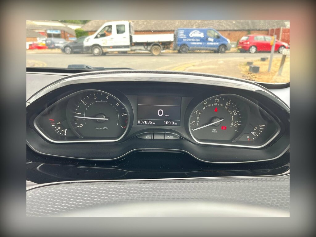 Peugeot 208 1.2 Puretech Allure Premium Hatchback M White #5