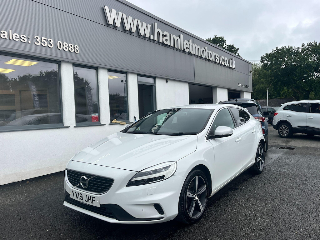 Volvo V40 1.5 L 1.5 T3 R-design Edition Euro 6 Ss White
