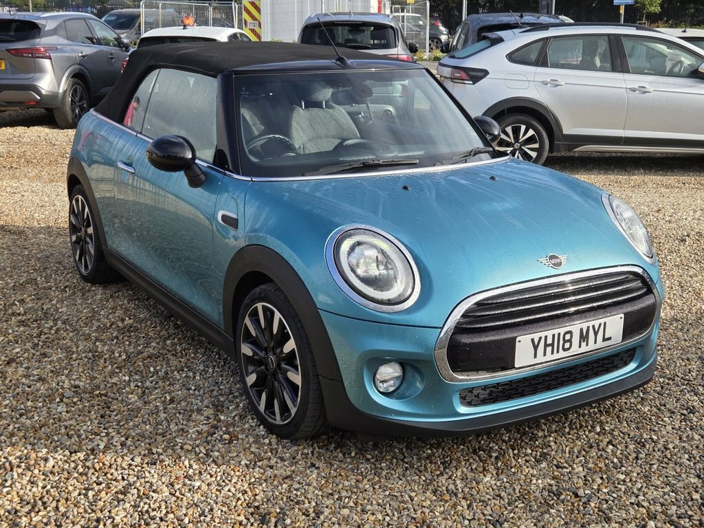 Mini Convertible 1.5L Cooper YH18MYL Blue