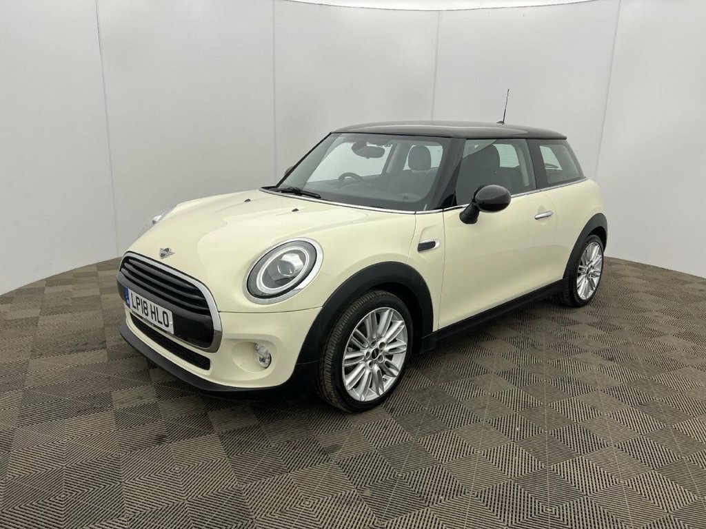 Mini Hatch 1.5L Cooper White