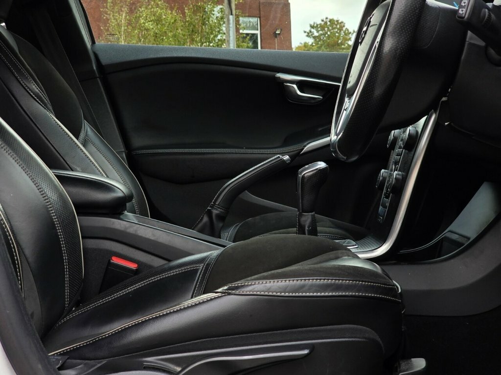 Volvo V40 Hatchback YP67VLZ White #5