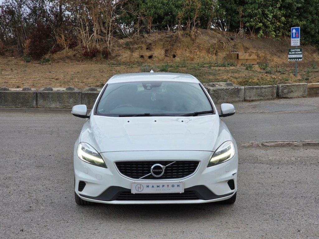 Volvo V40 Hatchback YP67VLZ White #3