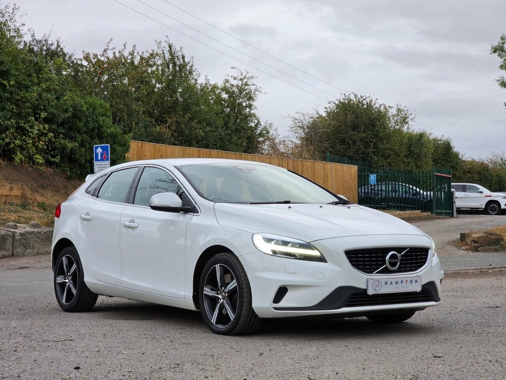 Volvo V40 Hatchback YP67VLZ White