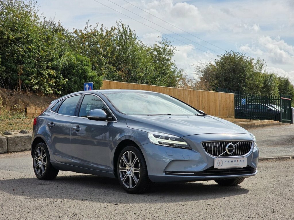 Volvo V40 Hatchback CU66WPP Blue